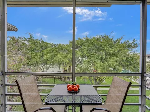 16801 NE 13th Ave #305, Miami, FL 33162