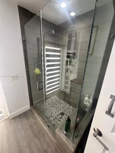 Bath - 766 E 48th St, Hialeah, FL 33013 photo 4 of 4