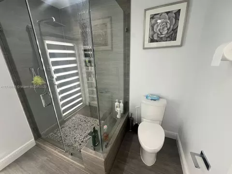 Bath - 766 E 48th St, Hialeah, FL 33013 photo 3 of 4