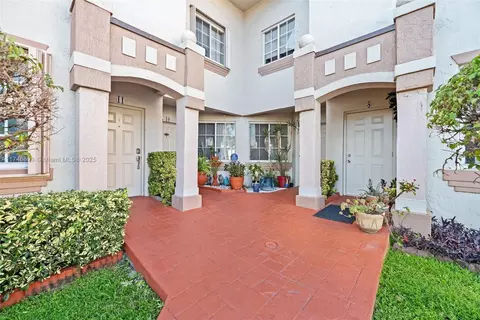 8370 NW 10th St #11A, Miami, FL 33126