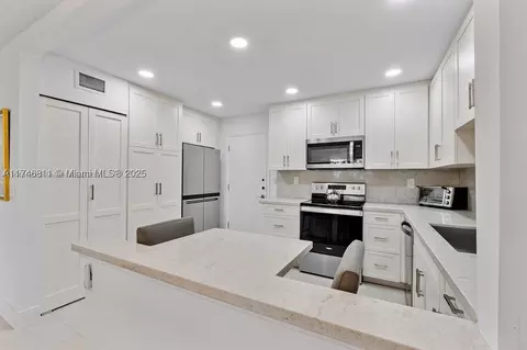 Undisclosed, Hollywood, FL 33019