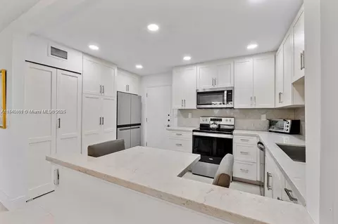Undisclosed, Hollywood, FL 33019