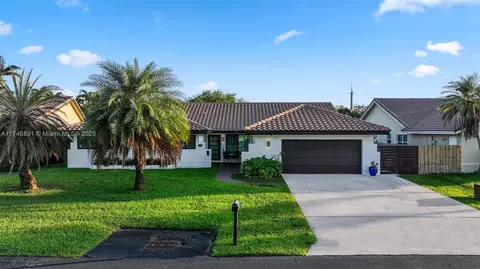 15860 Surrey Cir, Davie, FL 33331
