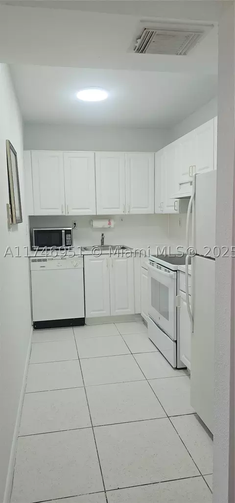 17530 NW 68th Ave #C2001, Hialeah, FL 33015 photo 10
