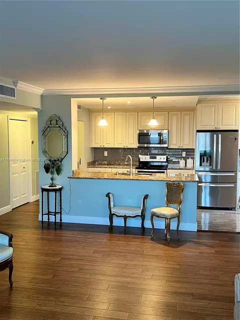 4350 Hillcrest Dr #800, Hollywood, FL 33021