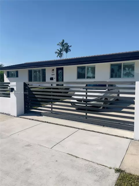 8841 SW 54th St, Miami, FL 33165