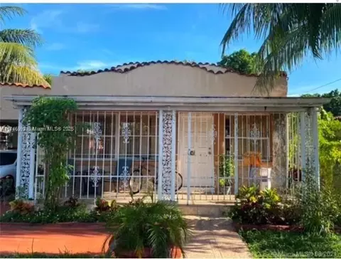 2162 NW 26th St, Miami, FL 33142