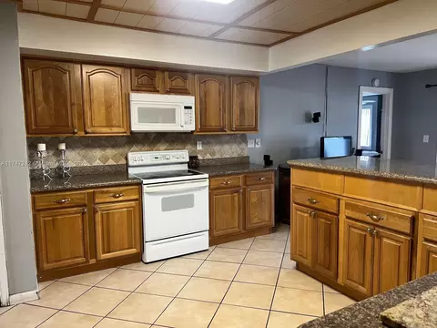 3057 Coral Springs Dr #102, Coral Springs, FL 33065