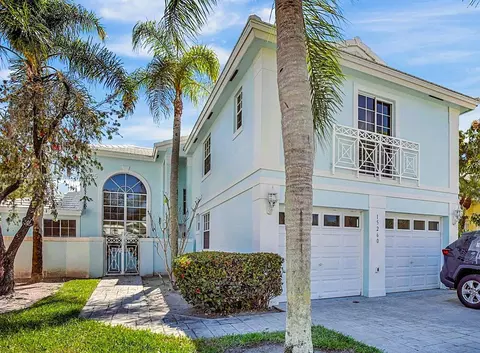 15260 Wilshire Ct, Pembroke Pines, FL 33027