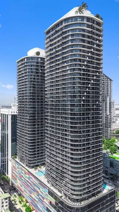 45 SW 9th St #3306, Miami, FL 33130