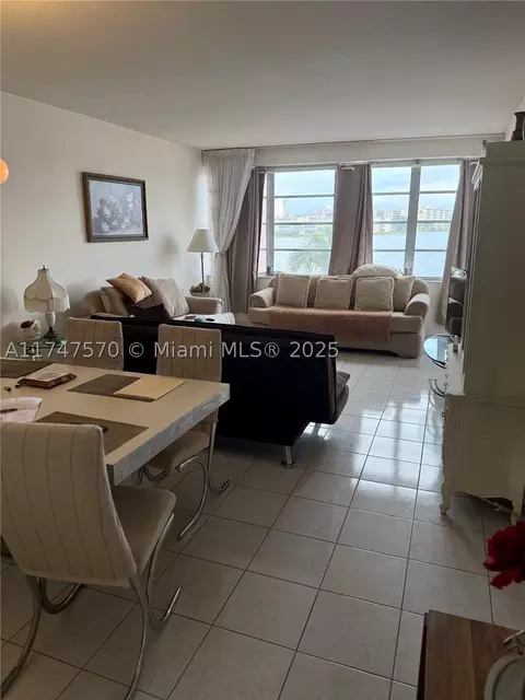 18555 NE 14th Ave #618, Miami, FL 33179