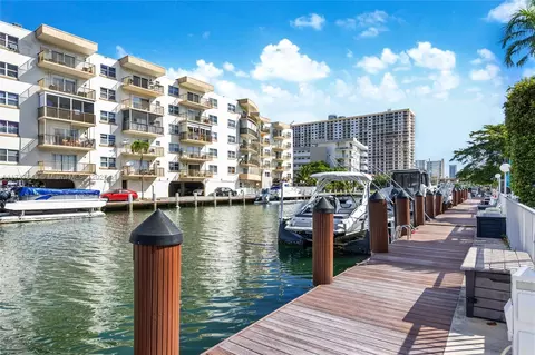 3875 NE 168th St #3875, North Miami Beach, FL 33160