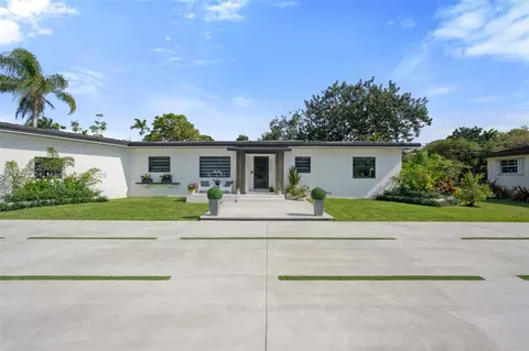 14745 N Spur Dr, Miami, FL 33161