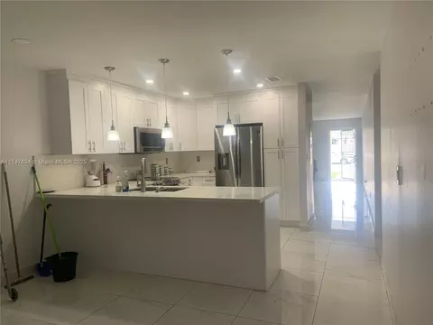 Kitchen - 806 W 73rd Pl, Hialeah, FL 33014 photo 2 of 2