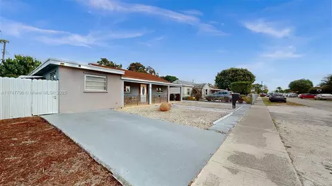 721 SE 4th Pl, Hialeah, FL 33010 photo 2