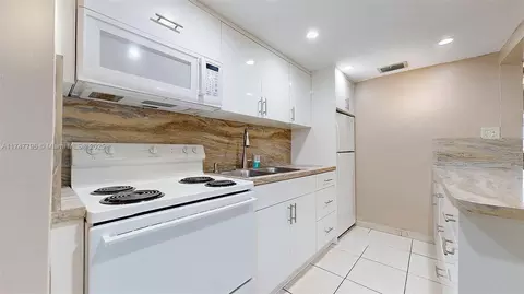 721 SE 4th Pl, Hialeah, FL 33010 photo 8
