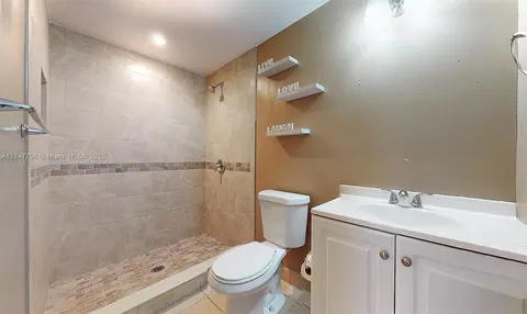 721 SE 4th Pl, Hialeah, FL 33010 photo 14