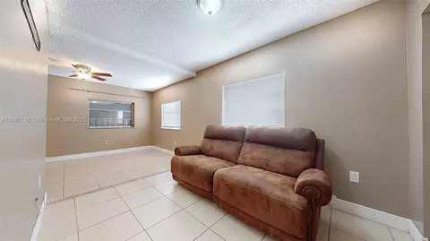 721 SE 4th Pl, Hialeah, FL 33010 photo 11