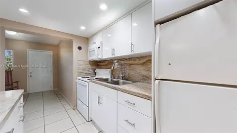 721 SE 4th Pl, Hialeah, FL 33010 photo 9