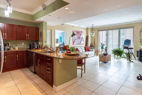 7270 SW 88th St #B308, Miami, FL 33156