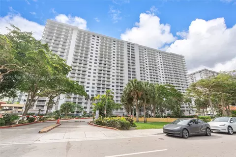 210 174th St #902, Sunny Isles Beach, FL 33160
