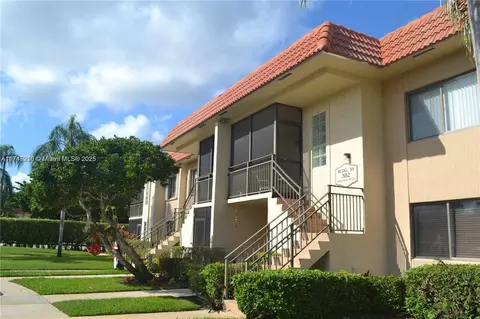 382 Lakeview Dr #103, Weston, FL 33326