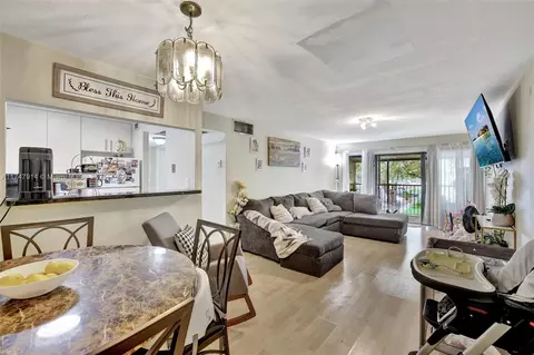 5841 Washington St #62, Hollywood, FL 33023