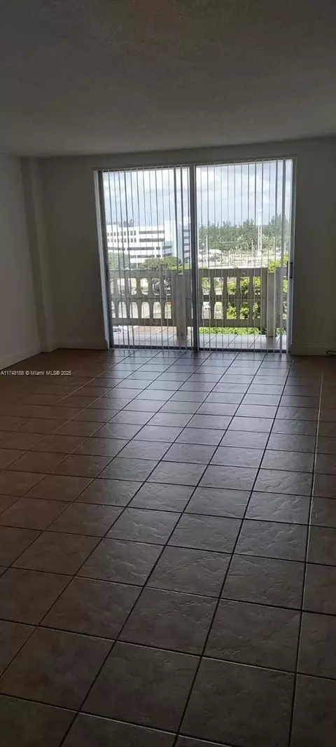 15600 NW 7th Ave #811, Miami, FL 33169