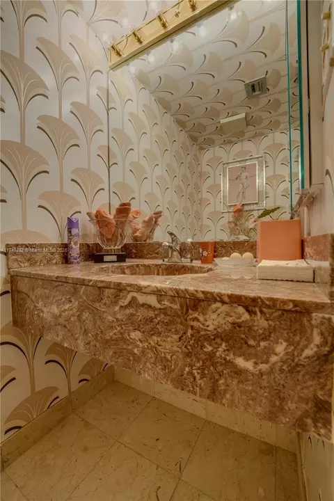 Bath - 2800 N 46th Ave #A608, Hollywood, FL 33021 photo 4 of 10