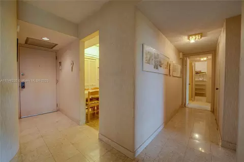 Entry Way - 2800 N 46th Ave #A608, Hollywood, FL 33021 photo 3 of 4