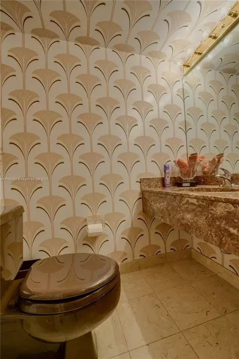Bath - 2800 N 46th Ave #A608, Hollywood, FL 33021 photo 5 of 10