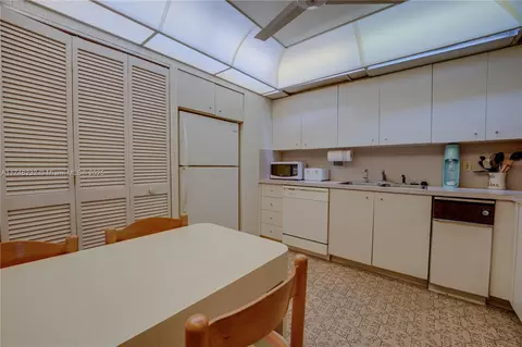 Kitchen - 2800 N 46th Ave #A608, Hollywood, FL 33021 photo 1 of 4
