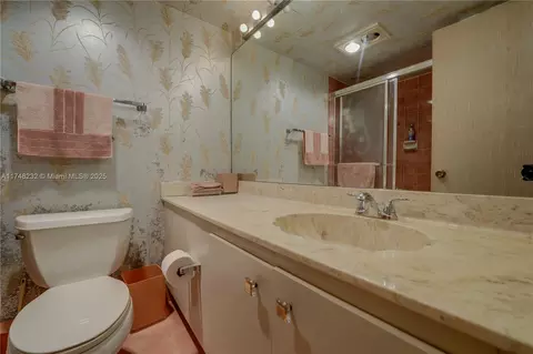 Bath - 2800 N 46th Ave #A608, Hollywood, FL 33021 photo 2 of 10