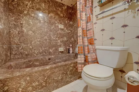 Bath - 2800 N 46th Ave #A608, Hollywood, FL 33021 photo 7 of 10