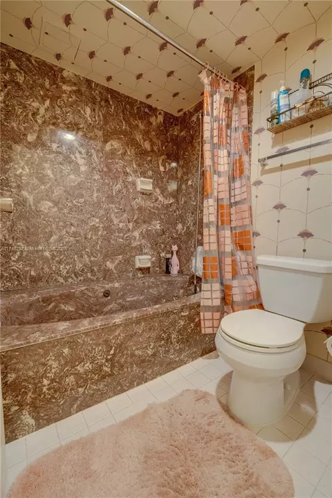 Bath - 2800 N 46th Ave #A608, Hollywood, FL 33021 photo 6 of 10