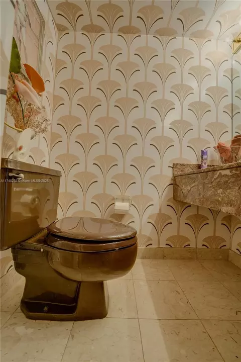 Bath - 2800 N 46th Ave #A608, Hollywood, FL 33021 photo 3 of 10