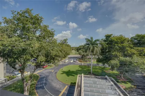 Exterior - 2800 N 46th Ave #A608, Hollywood, FL 33021 photo 12 of 12