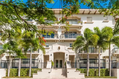 50 Alhambra Cir #306, Coral Gables, FL 33134