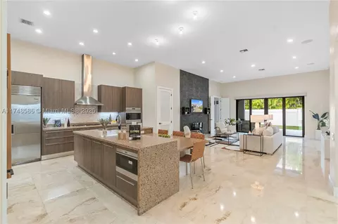 5855 W Brookfield Cir W, Fort Lauderdale, FL 33312