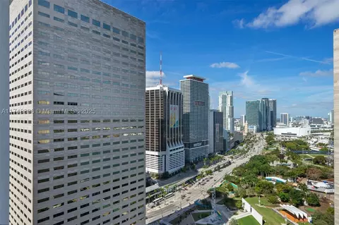 335 S Biscayne Blvd #2402, Miami, FL 33131