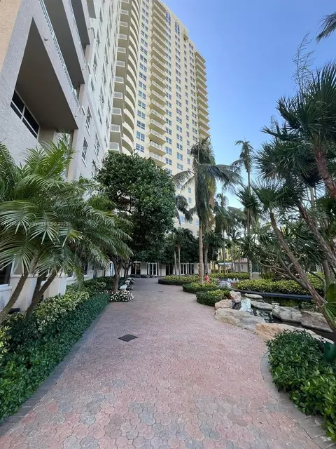 19501 W Country Club Dr #1708, Aventura, FL 33180