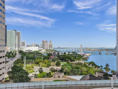 325 S Biscayne Blvd #1520, Miami, FL 33131