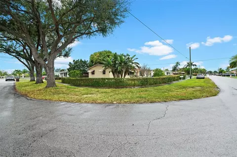 View/Area - 472 W 15th St, Hialeah, FL 33010 photo 1 of 11