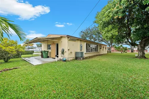 Exterior - 472 W 15th St, Hialeah, FL 33010 photo 2 of 5