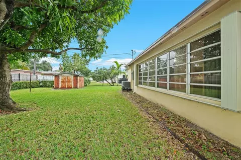 Exterior - 472 W 15th St, Hialeah, FL 33010 photo 5 of 5