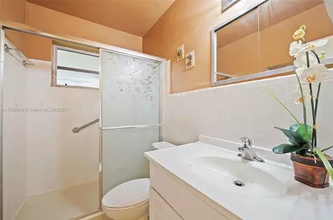 Bath - 472 W 15th St, Hialeah, FL 33010 photo 1 of 1