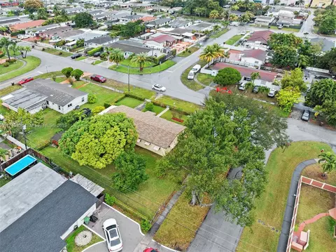 View/Area - 472 W 15th St, Hialeah, FL 33010 photo 9 of 11