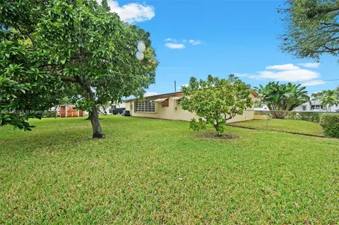 Exterior - 472 W 15th St, Hialeah, FL 33010 photo 4 of 5