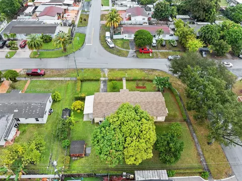 View/Area - 472 W 15th St, Hialeah, FL 33010 photo 10 of 11
