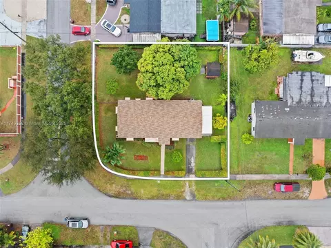 View/Area - 472 W 15th St, Hialeah, FL 33010 photo 5 of 11